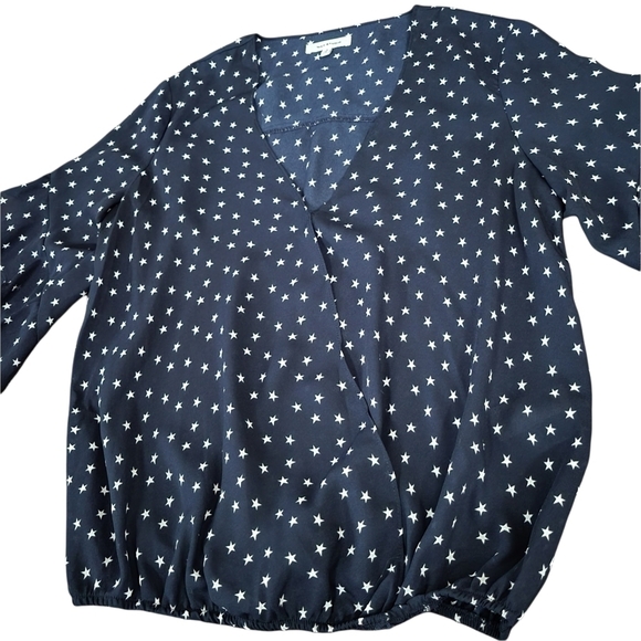 Max Studio blue star print ruffle sleeve crepe surplice blouse- size S - Picture 5 of 10